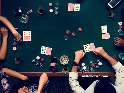 Adivina las cartas en el juego de póquer
